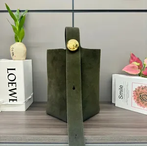 【LOEWE】 ロエベ スーパーコピー ペブル バケットバッグ ラージ（スエードカーフ）ダークグリーン BANBBBHX01