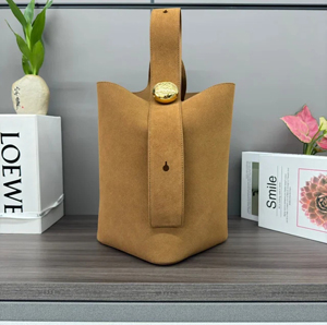 【LOEWE】 ロエベ スーパーコピー ペブル バケットバッグ ラージ（スエードカーフ）ブラウン BANBBBHX01