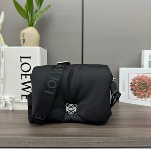 【LOEWE】 ロエベ スーパーコピー パファー ゴヤバッグ ミディアム（ナイロン）ブラック A896P41X04