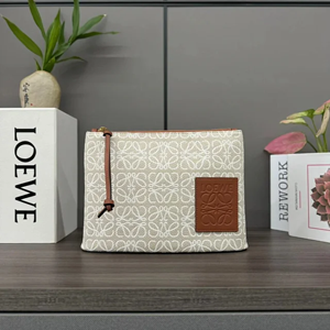 【LOEWE】 ロエベ スーパーコピー オブロング ポーチ（アナグラム ジャカード＆カーフ）エクリュ/タン C821C63X05