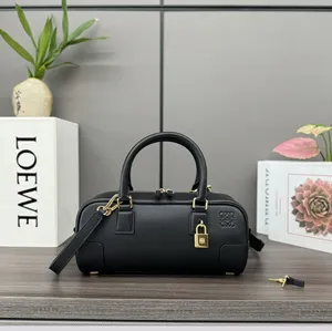 【LOEWE】 ロエベ スーパーコピー アマソナ23 クロップド バッグ（ナパカーフ） ブラック A039N23X01