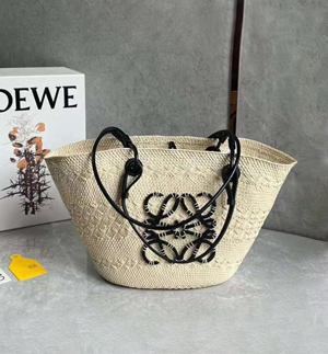 【LOEWE】 ロエベ スーパーコピー アナグラム バスケットバッグ ミディアム（イラカヤシ&カーフ） ナチュラル/ブラック A223T43X02