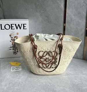 【LOEWE】 ロエベ スーパーコピー アナグラム バスケットバッグ ミディアム（イラカヤシ&カーフ）ナチュラル/タン A223T43X02