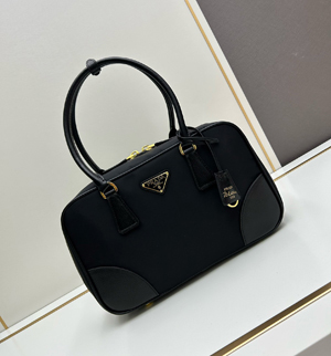 【PRADA】プラダ スーパーコピー Re-Edition 1978 ミディアム Re-Nylon xサフィアーノレザー ダブルハンドルバッグ ブラック（1BB115_R064_F0002_V_OOO）