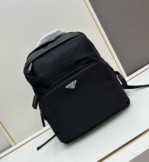 【PRADA】プラダ スーパーコピー Re-Nylon xサフィアーノレザー バックパック ブラック（2VZ104_2DMG_F0002_V_OOO）