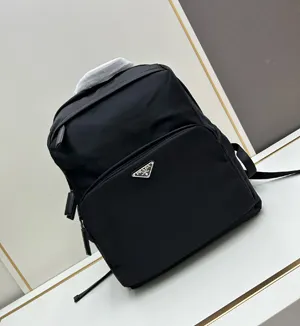 【PRADA】プラダ スーパーコピー Re-Nylon xサフィアーノレザー バックパック ブラック（2VZ104_2DMG_F0002_V_OOO）