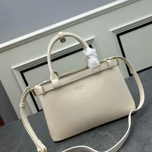 【PRADA】プラダ スーパーコピー バックル ダブルベルト付 スモール ソフトグレインレザー ハンドバッグ ホワイト（1BA418_2CYS_F0G3Z_V_OOO）
