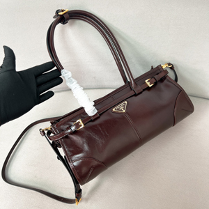 【PRADA】プラダ スーパーコピー ミディアム レザー ハンドバッグ ダークブラウン（1BA426_2CYR_F01D6_V_MOO）
