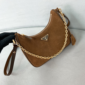 【PRADA】プラダ スーパーコピー プラダ Re-Edition スエード ミニバッグ ダークブラウン（1BC204_2C4S_F0324_V_QOO）