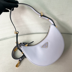 【PRADA】プラダ スーパーコピー プラダ アーケ スモール レザー ショルダーバッグ パープル（1BC194_ASK_F02UK_V_OOO）