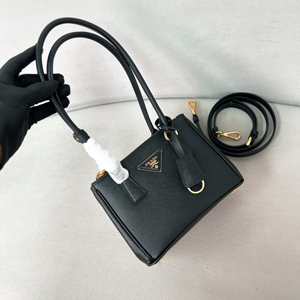 【PRADA】プラダ スーパーコピー プラダ ガレリア サフィアーノレザー ミニバッグ ブラック（1BA906_NZV_F0002_V_ZOM）