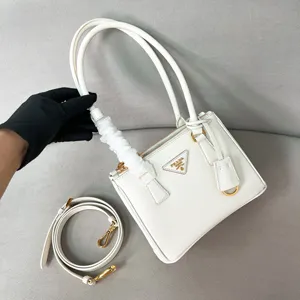 【PRADA】プラダ スーパーコピー プラダ ガレリア サフィアーノレザー ミニバッグ ホワイト（1BA906_NZV_F0009_V_ZOM）