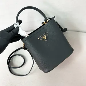 【PRADA】プラダ スーパーコピー プラダ パニエ サフィアーノレザー スモールバッグ ブラック バケツバッグ（1BA217_2ERX_F0002_V_OOO）