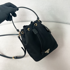 【PRADA】プラダ スーパーコピー プラダ Re-Edition 1978 Re-Nylon ミニバッグ ブラック（1BE067_R064_F0002_V_WOM）