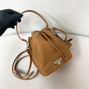 【PRADA】プラダ スーパーコピー プラダ Re-Edition 1978 Re-Nylon ミニバッグ ブラウン（1BE067_R064_F0594_V_WOO）