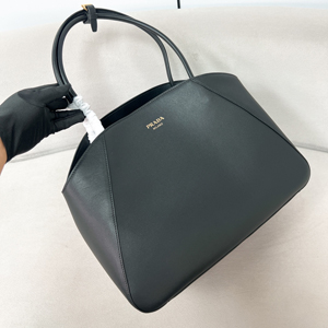 【PRADA】プラダ スーパーコピー ラージ ソフトグレインレザー トートバッグ ブラック（1BG510_2CYS_F0002_V_OOO）