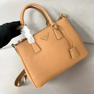 【PRADA】プラダ スーパーコピー プラダ ガレリア ラージ ソフトグレインレザー バッグ ナチュラル （1BA274_2CYS_F0018_V_YO0）