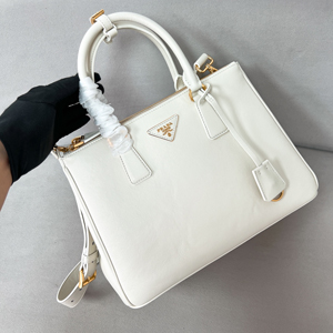 【PRADA】プラダ スーパーコピー プラダ ガレリア ラージ ソフトグレインレザー バッグ ホワイト（1BA274_2CYS_F0009_V_YO0）