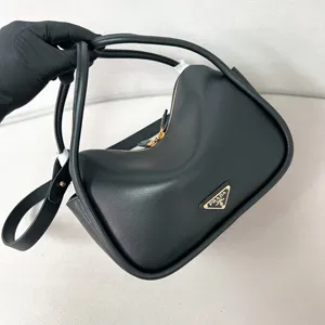 【PRADA】プラダ スーパーコピー プラダ ダーリン ソフトグレインレザー ハンドバッグ  ブラック（1BA451_2CYS_F0002_V_OVO）