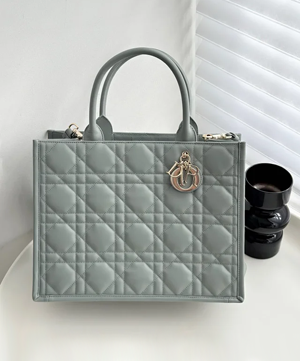 ディオール スーパーコピー Dior Book Tote バッグ ミディアム マクロカナージュ カーフスキン（M1324OWHP_M41G）