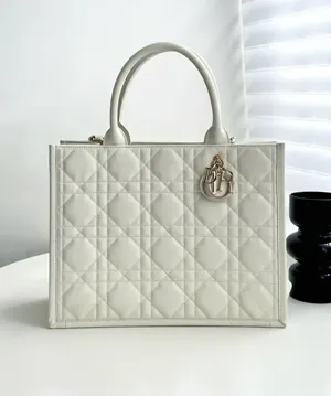 ディオール スーパーコピー Dior Book Tote バッグ ミディアム マクロカナージュ カーフスキン（M1324OWHP_M030）