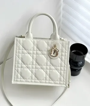 ディオール スーパーコピー Dior Book Tote バッグ スモール マクロカナージュ カーフスキン（M1325OWHP_M030）