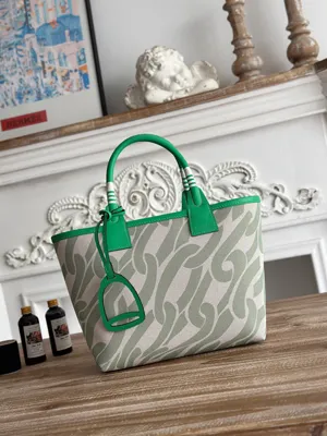 Hermès エルメス スーパーコピー  サック?スティープル 28 トート バッグ（H084532CKAA）