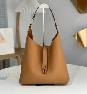 【Chloé】クロエ スーパーコピー グレインレザー製MARCIEホーボーバッグ タン（CHC24SS630I3129X）