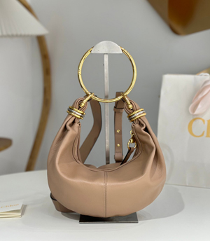 【Chloé】クロエ スーパーコピー グレインレザー製BRACELETスモールホーボーバッグ ウッドローズ（CHC24AS611N72527）