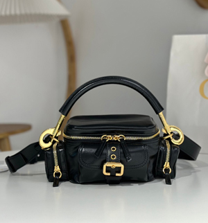 【Chloé】クロエ スーパーコピー シャイニーレザー製スモールカメラバッグ ブラック（CHC24AS534N83001）