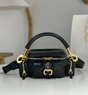 【Chloé】クロエ スーパーコピー シャイニーレザー製スモールカメラバッグ ブラック（CHC24AS534N83001）