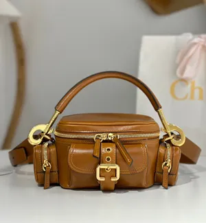 【Chloé】クロエ スーパーコピー シャイニーレザー製スモールカメラバッグ クレイ?ブラウン（CHC24AS534N8326M）