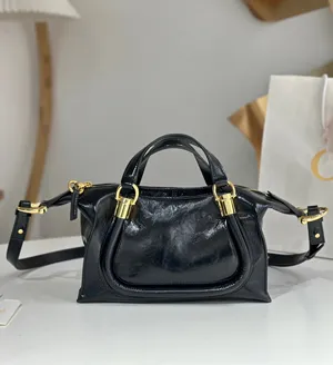 【Chloé】クロエ スーパーコピー シャイニーレザー製PARATY 24 スモールバッグ ブラック（CHC24AS751N82001）