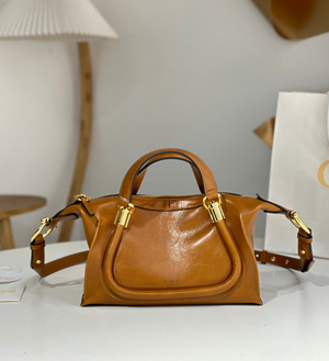 【Chloé】クロエ スーパーコピー シャイニーレザー製PARATY 24 スモールバッグ ブラウン（CHC24AS751N8220X）