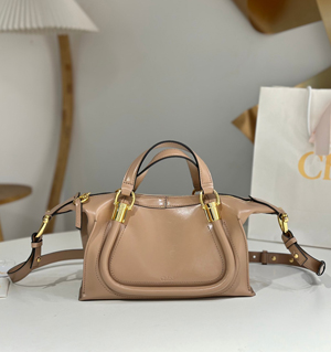 【Chloé】クロエ スーパーコピー シャイニーレザー製PARATY 24 スモールバッグ ウッドローズ（CHC24AS751N82527）