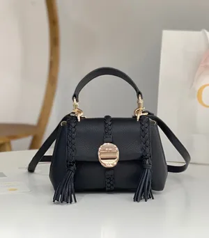 【Chloé】クロエ スーパーコピー  ペネロペ ミニ ソフト ショルダーバッグ ブラック(CHC23AS575K15001)