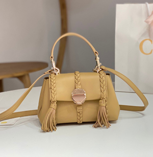 【Chloé】クロエ スーパーコピー  ペネロペ ミニ ソフト ショルダーバッグ ターメリック(CHC23AS575J58272)