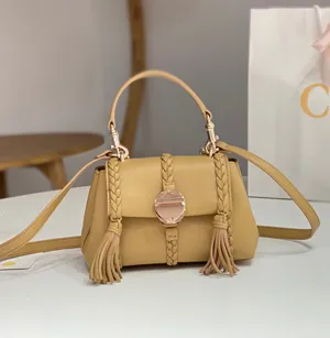 【Chloé】クロエ スーパーコピー  ペネロペ ミニ ソフト ショルダーバッグ ターメリック(CHC23AS575J58272)