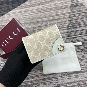 GUCCI グッチ GGエンブレム ミニ ウォレット ベージュ＆ホワイト 820692