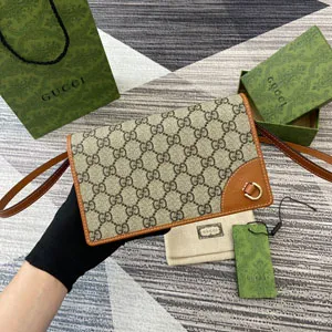 GUCCI グッチ GGエンブレム レザーストラップ ウォレット ベージュ＆ブラウン 820688