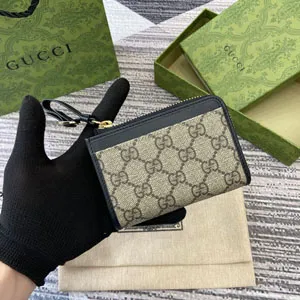 GUCCI グッチ GGエンブレム ジップ カードケース ベージュ＆ブラック 821804