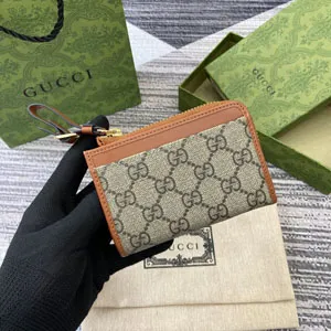 GUCCI グッチ GGエンブレム ジップ カードケース ベージュ＆ブラウン 821804