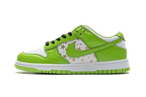 Supreme x Nike SB Dunk Low 