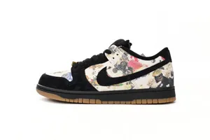 Supreme × Nike SB Dunk Low 
