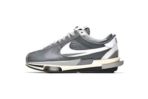 Sacai × Nike Zoom Cortez Iron Grey DQ0581-001 サカイ × ナイキ ズーム コルテッツ アイアングレー スニーカー（DQ0581-001）