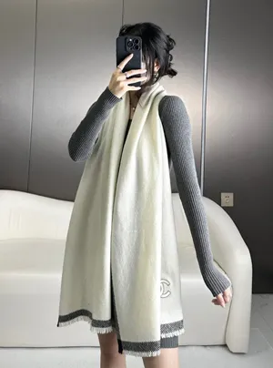 シャネルダブルC ニットショールマフラー（CHANEL 034）