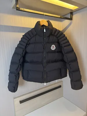 Moncler x Raxxy Dofa ブラック カップルズ ショートファンタジー ステップダウンジャケット セレブスタイル(I20961A00011M3485999)