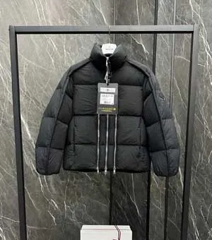 Moncler x Willow Smith YAEL ブラック レディース クロップド ダウンジャケット とても暖かい(J209T1A00011M5093999)