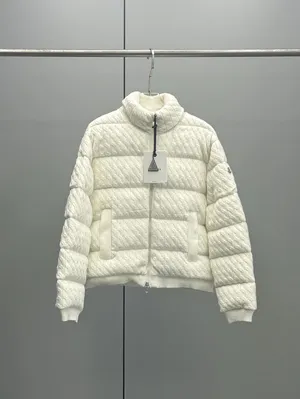 モンクレール レディース クリーム スタンドカラー ニットカーディガン ケーブルニット ダウンジャケット (K20939B00003M7105)