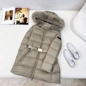 バーバリー ウィメンズ サンドベージュ ファーカラー フード付き ミディダウンジャケット（Burberry42）